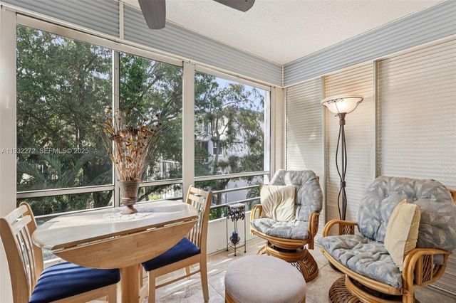 4850 NW 29th Ct 325, Lauderdale Lakes, FL 33313