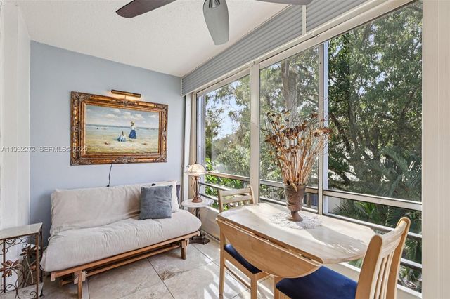 4850 NW 29th Ct 325, Lauderdale Lakes, FL 33313