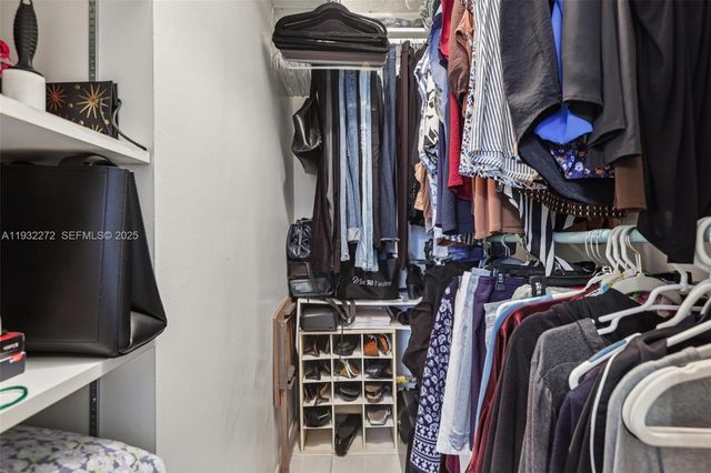 4850 NW 29th Ct 325, Lauderdale Lakes, FL 33313