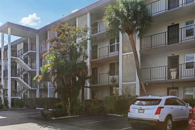 4850 NW 29th Ct 325, Lauderdale Lakes, FL 33313