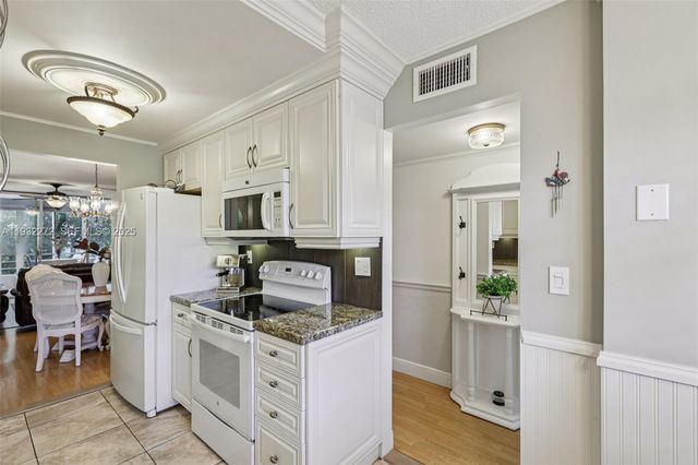 4850 NW 29th Ct 325, Lauderdale Lakes, FL 33313