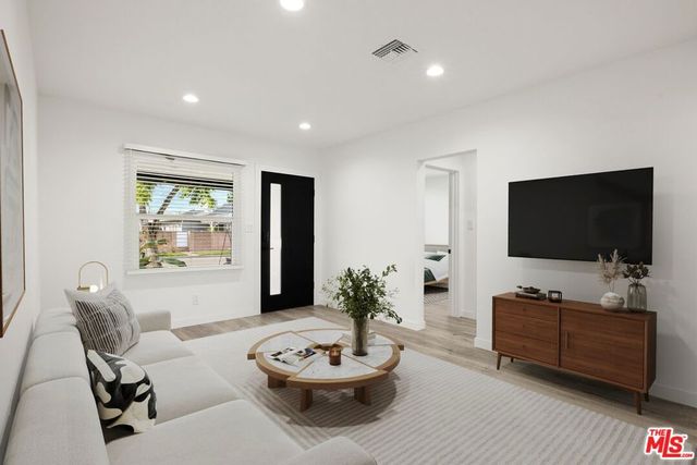 6160 Shoshone Avenue, Encino, CA 91316