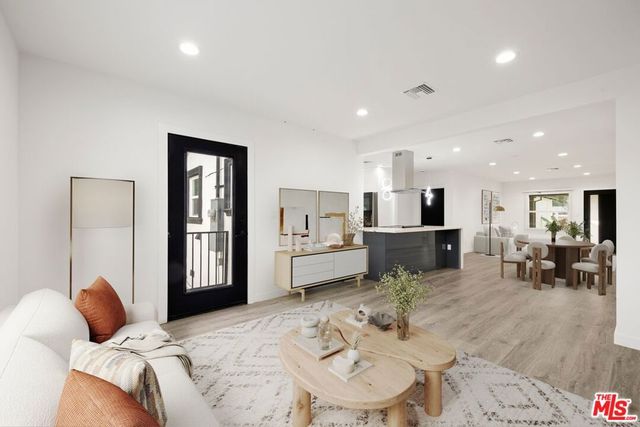 6160 Shoshone Avenue, Encino, CA 91316