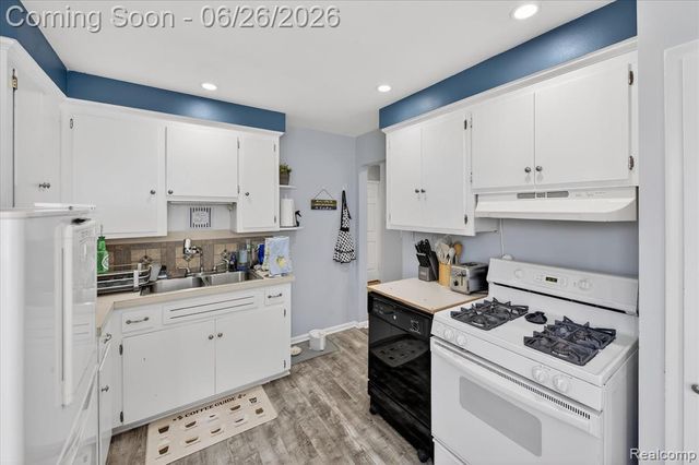 610 N Barnard Street, Howell, MI 48843