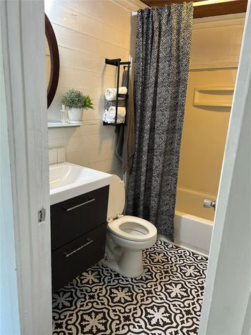 613 Brentwood ST C, Austin, TX 78752