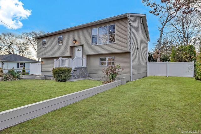 116 Phyllis Drive, Patchogue, NY 11772