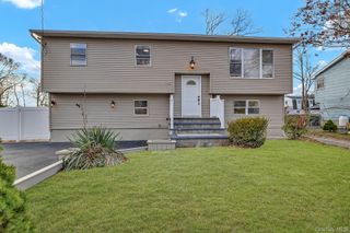 116 Phyllis Drive, Patchogue, NY 11772