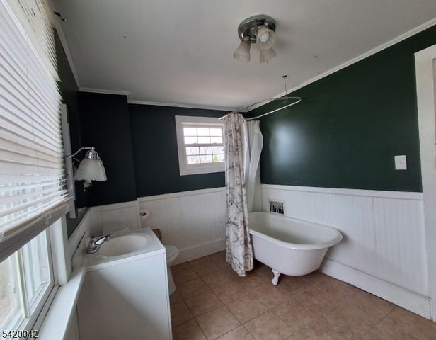 10 Governor Haines St, Hamburg Boro, NJ 07419