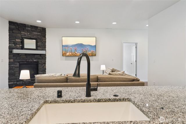 126 Zephyr Drive, Silverlake, WA 98645