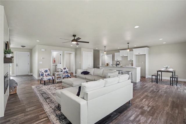 803 Mont Clair Street, Solon, IA 52333