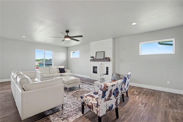 803 Mont Clair Street, Solon, IA 52333