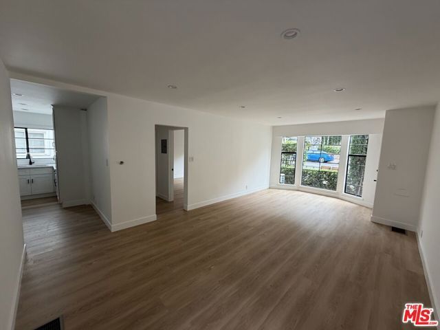 8730 Holloway Drive, West Hollywood, CA 90069