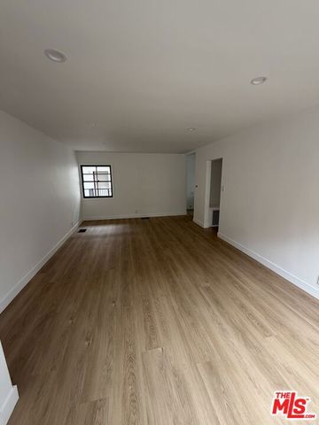 8730 Holloway Drive, West Hollywood, CA 90069