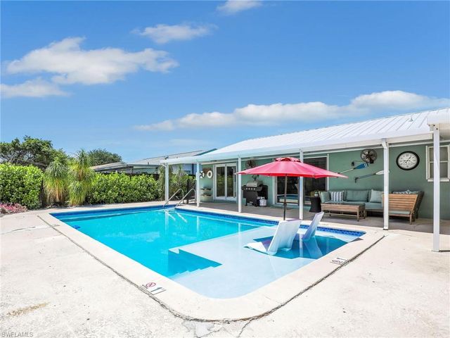 1268 Lake Shore DR, Naples, FL 34103