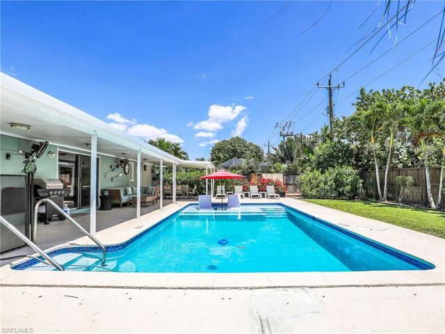 1268 Lake Shore DR, Naples, FL 34103