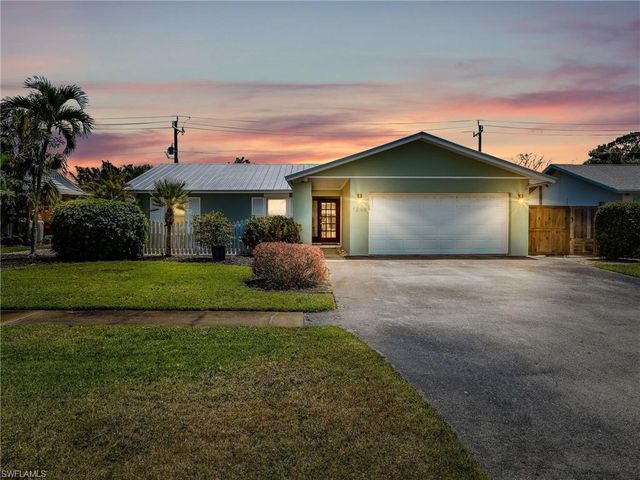 1268 Lake Shore DR, Naples, FL 34103