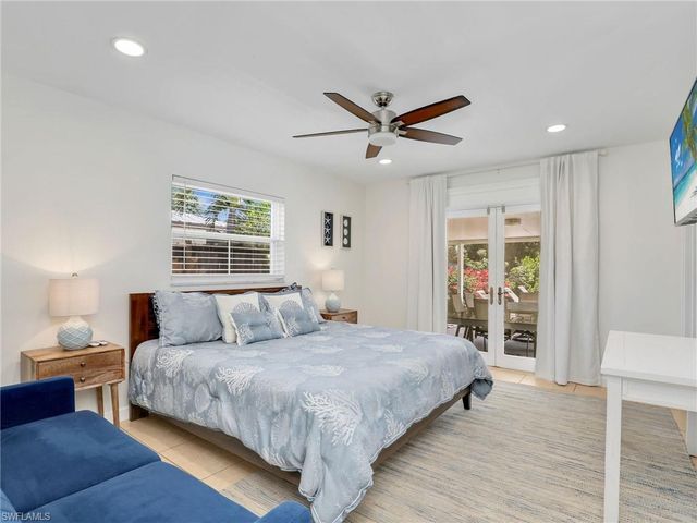 1268 Lake Shore DR, Naples, FL 34103