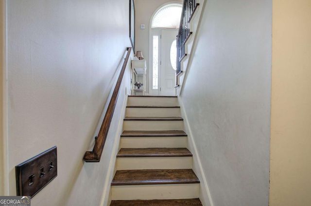 12 Berkshire Drive NW, Cartersville, GA 30120