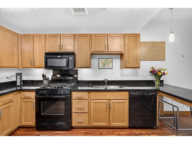 2335 Nw RALEIGH St 129, Portland, OR 97210