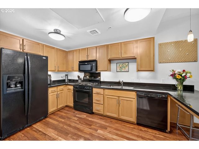 2335 Nw RALEIGH St 129, Portland, OR 97210