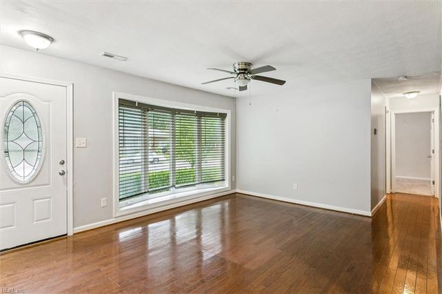 21 Teakwood DR, Newport News, VA 23601