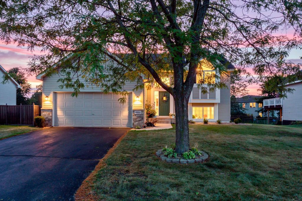 18691 Dylan Drive, Farmington, MN 55024