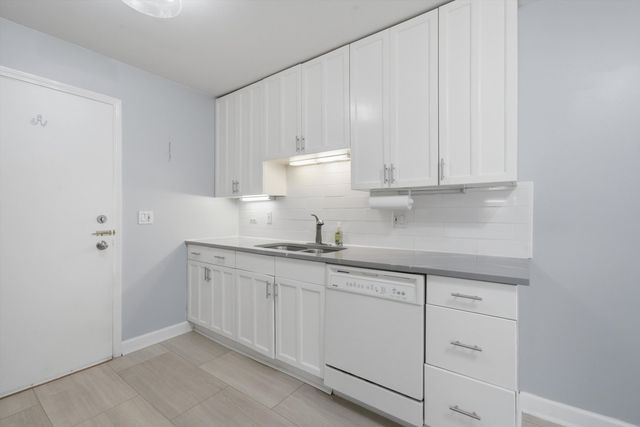 1046 Hampton Harbor 1046, Schaumburg, IL 60193