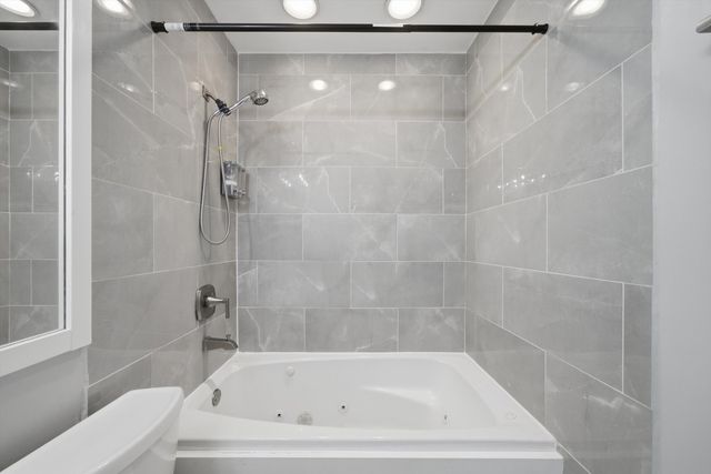 1046 Hampton Harbor 1046, Schaumburg, IL 60193