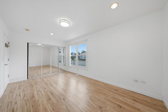 1046 Hampton Harbor 1046, Schaumburg, IL 60193
