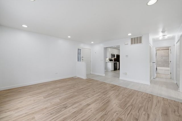 1046 Hampton Harbor 1046, Schaumburg, IL 60193