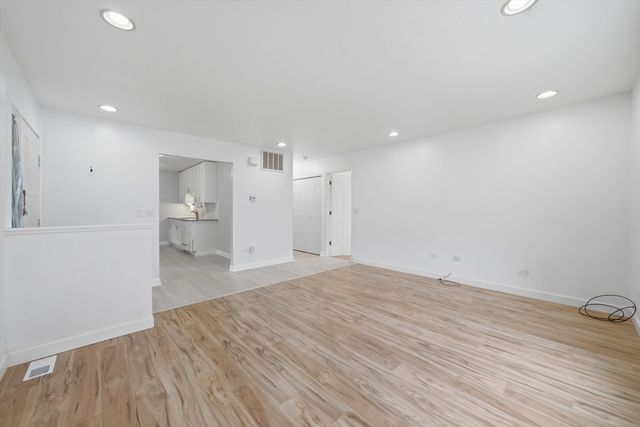 1046 Hampton Harbor 1046, Schaumburg, IL 60193