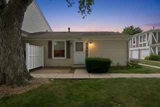 1046 Hampton Harbor 1046, Schaumburg, IL 60193