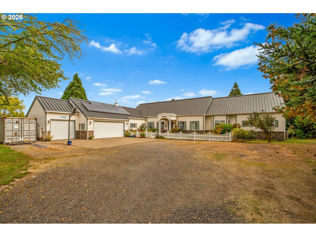 Image 1 of property listing at 14815 Sw DELASHMUTT Ln, Mc Minnville, OR 97128