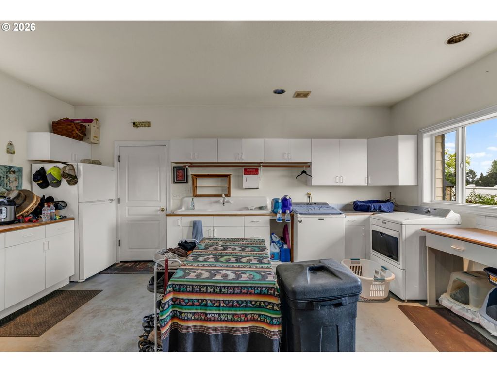 Image 32 of property listing at 14815 Sw DELASHMUTT Ln, Mc Minnville, OR 97128