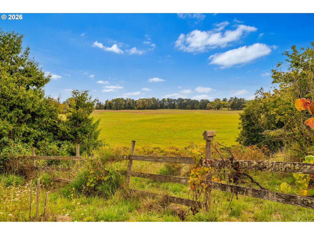 Image 35 of property listing at 14815 Sw DELASHMUTT Ln, Mc Minnville, OR 97128