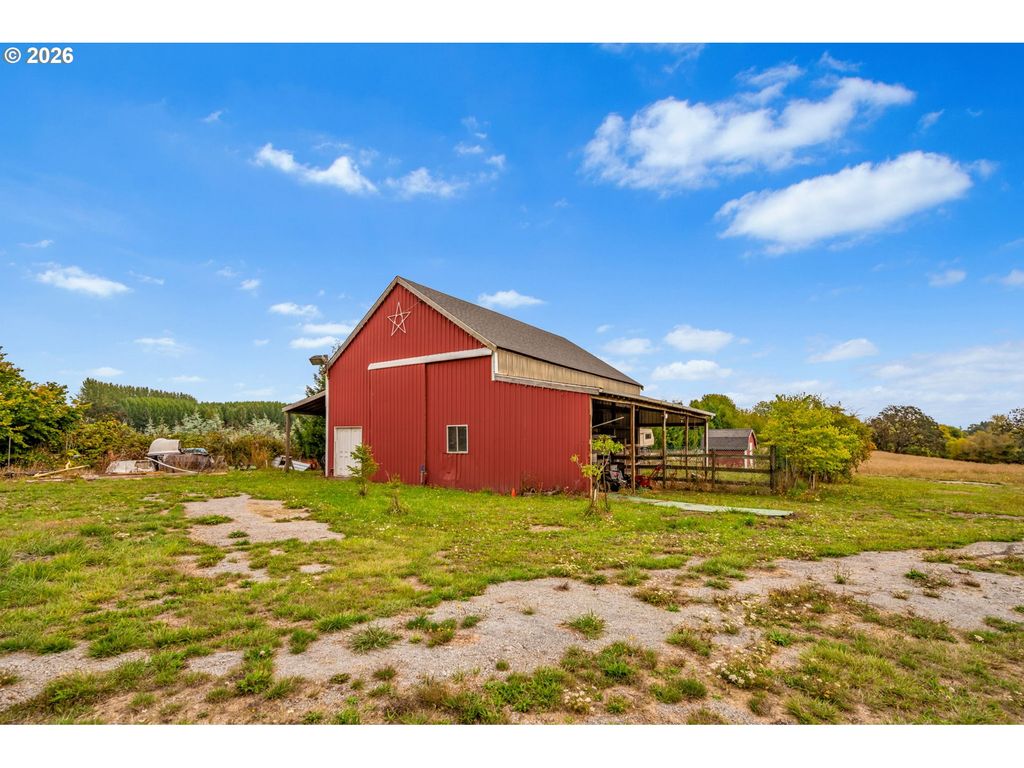 Image 37 of property listing at 14815 Sw DELASHMUTT Ln, Mc Minnville, OR 97128