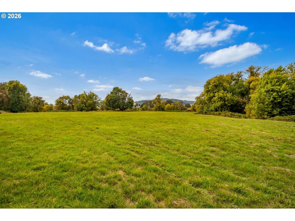 Image 39 of property listing at 14815 Sw DELASHMUTT Ln, Mc Minnville, OR 97128