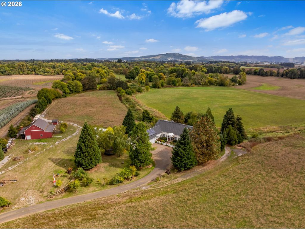 Image 41 of property listing at 14815 Sw DELASHMUTT Ln, Mc Minnville, OR 97128