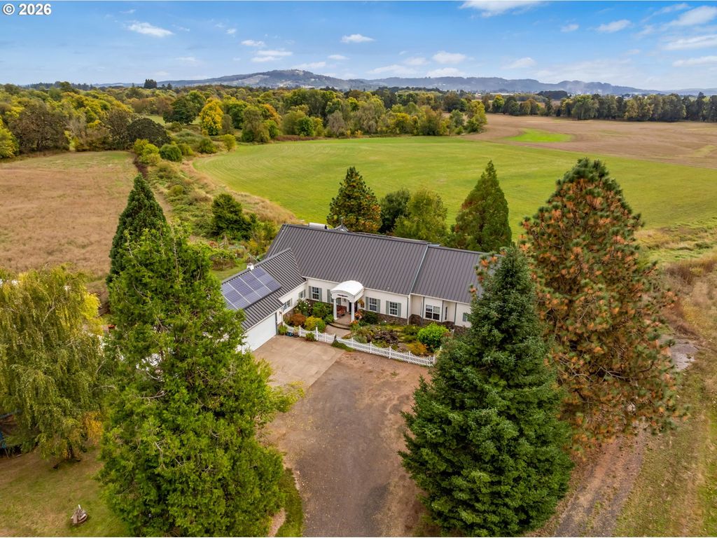 Image 42 of property listing at 14815 Sw DELASHMUTT Ln, Mc Minnville, OR 97128