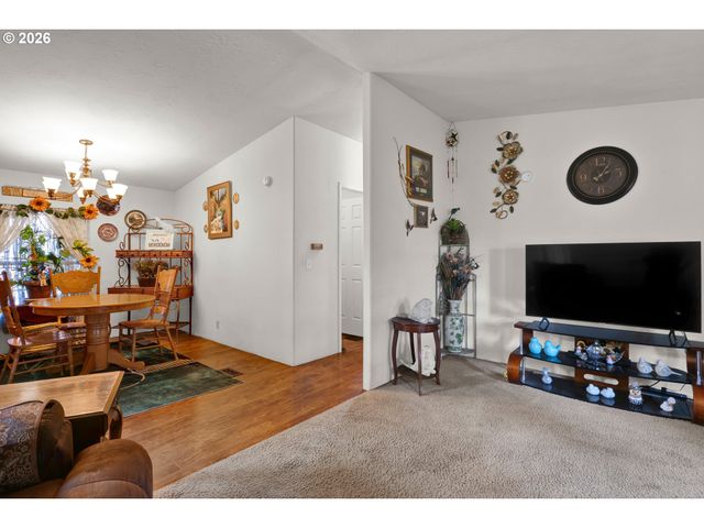 538 LOCHAVEN Ave, Springfield, OR 97477