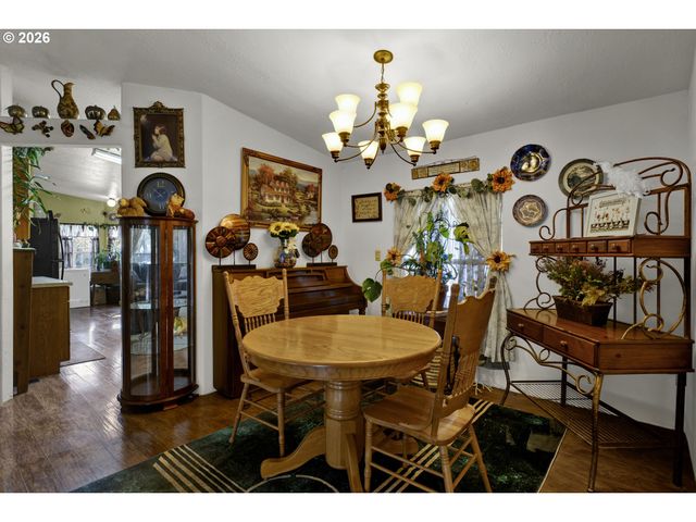 538 LOCHAVEN Ave, Springfield, OR 97477