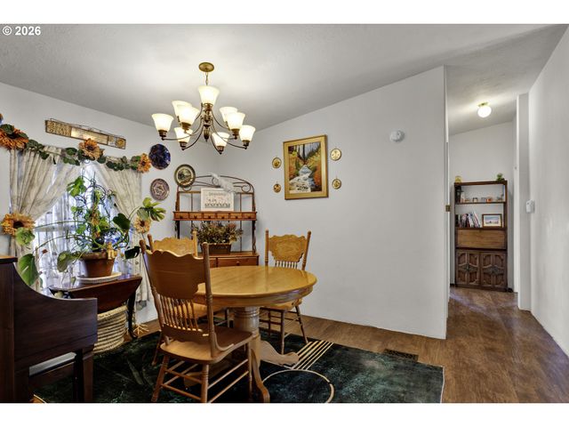 538 LOCHAVEN Ave, Springfield, OR 97477