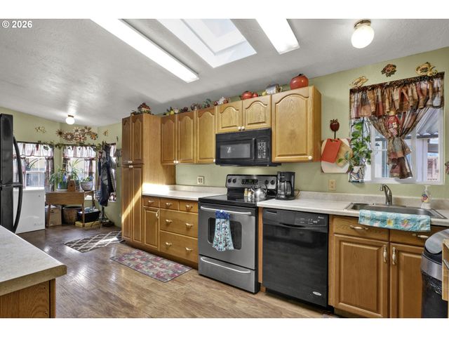 538 LOCHAVEN Ave, Springfield, OR 97477