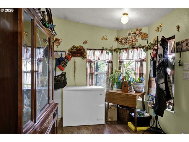 538 LOCHAVEN Ave, Springfield, OR 97477