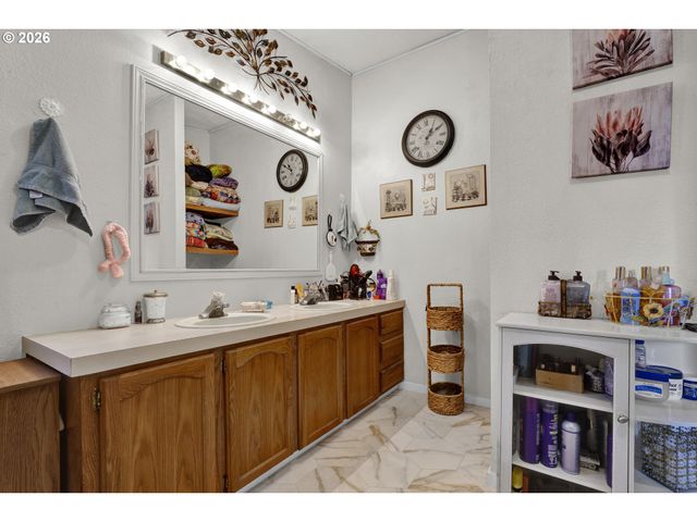 538 LOCHAVEN Ave, Springfield, OR 97477