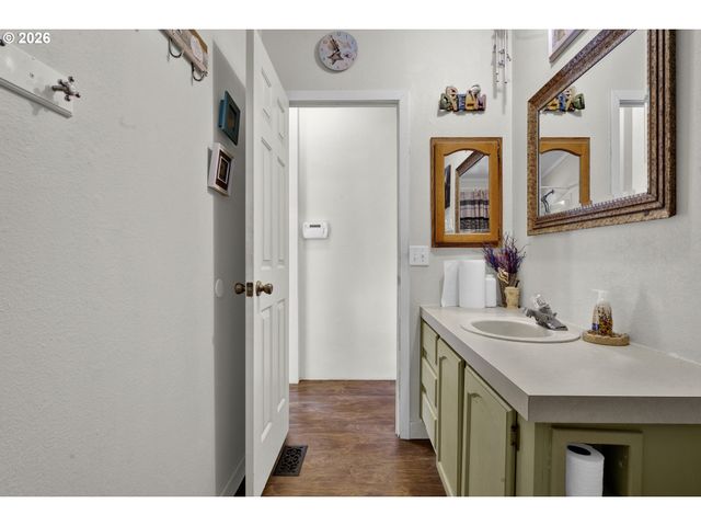 538 LOCHAVEN Ave, Springfield, OR 97477