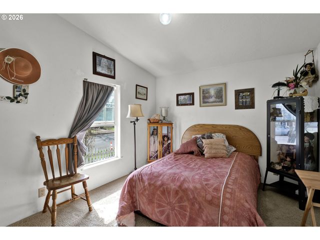 538 LOCHAVEN Ave, Springfield, OR 97477