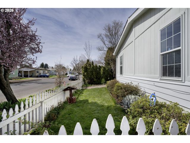 538 LOCHAVEN Ave, Springfield, OR 97477