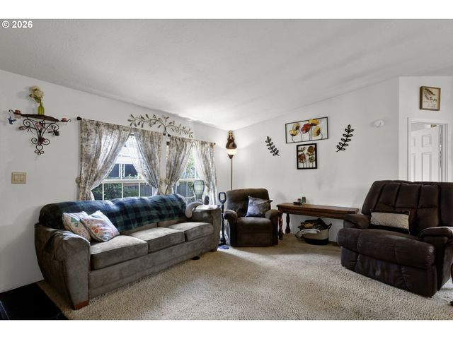 538 LOCHAVEN Ave, Springfield, OR 97477