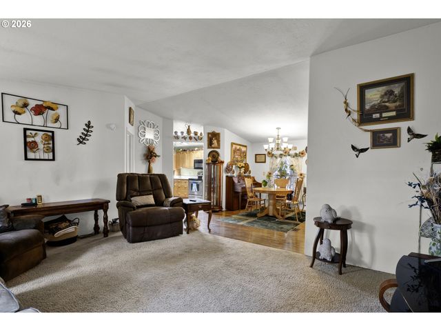 538 LOCHAVEN Ave, Springfield, OR 97477